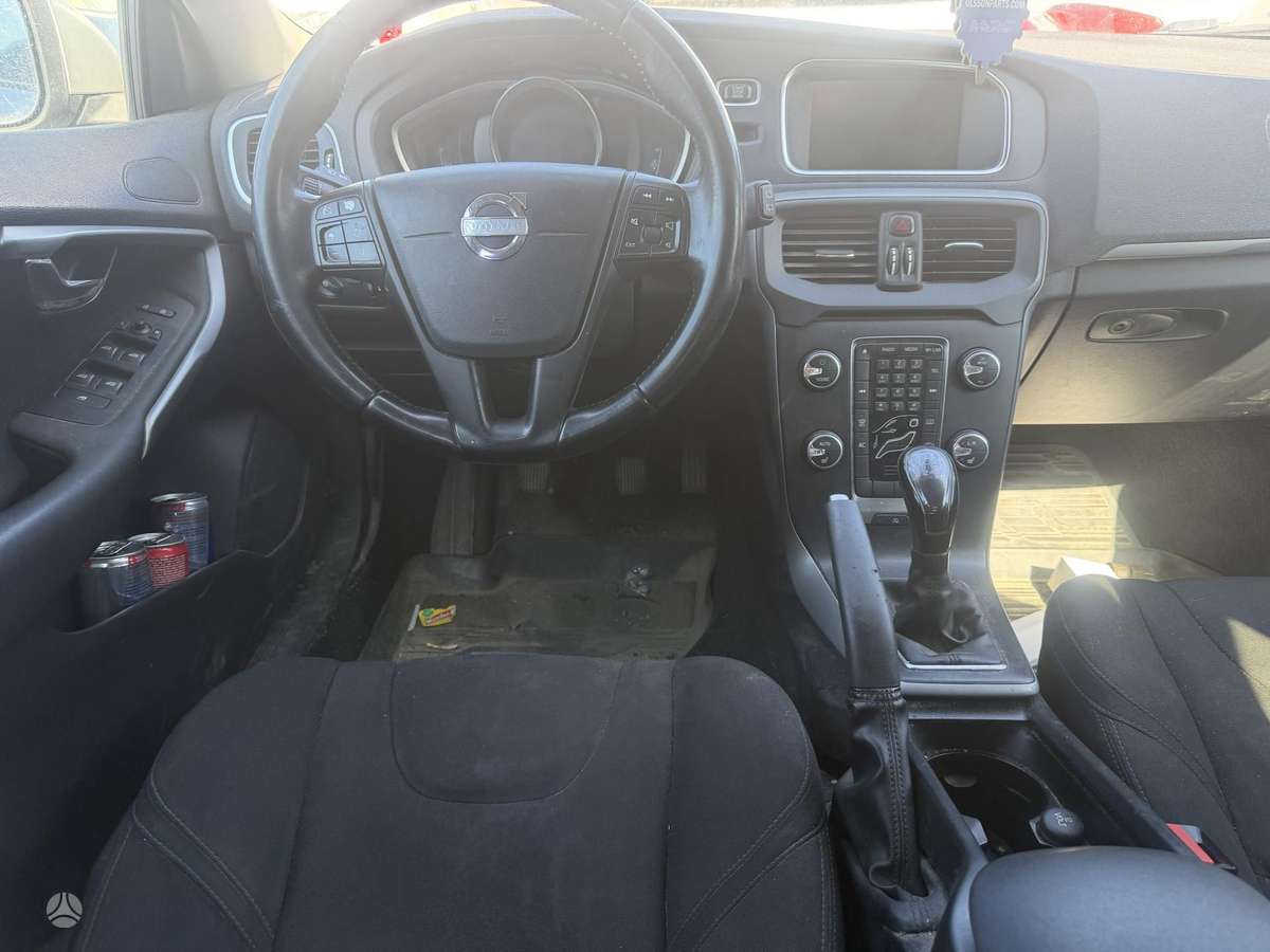 Volvo V40, 1.6 l., hatchback