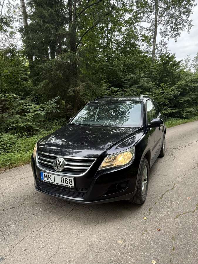 Volkswagen Tiguan - 1