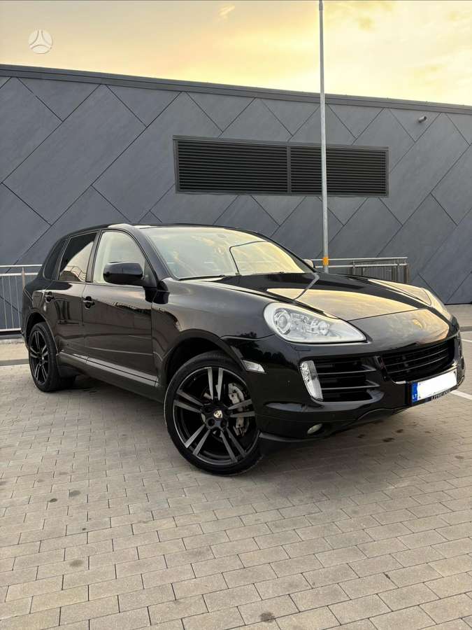 Porsche Cayenne - 1