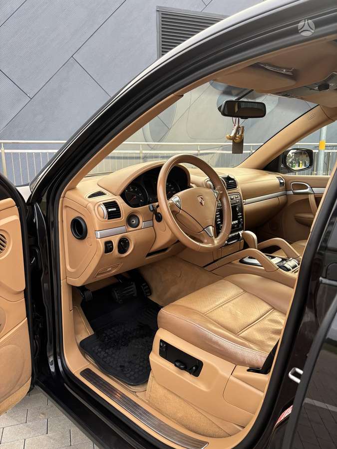 Porsche Cayenne - 11