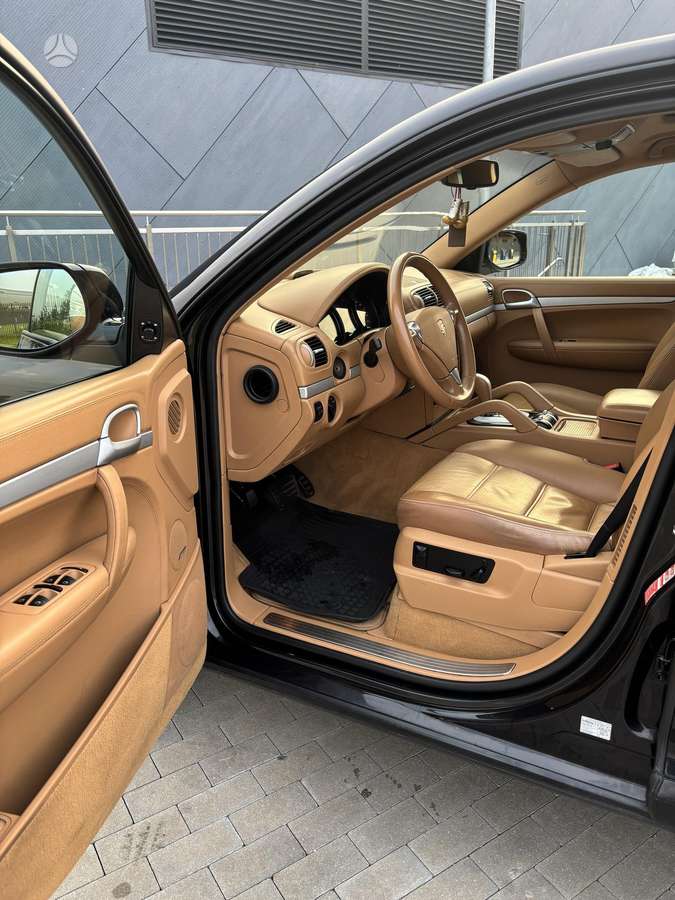Porsche Cayenne - 12