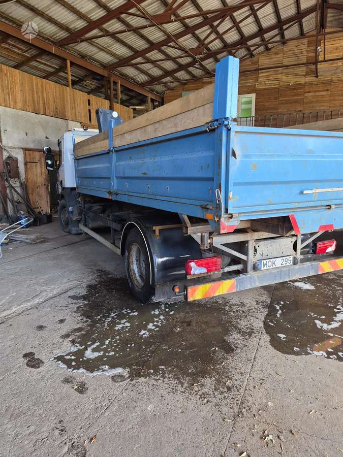 Renault Scania, savivarčiai su kranu