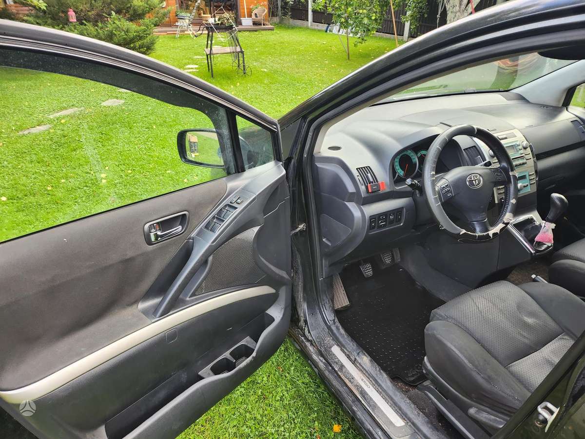 Toyota Corolla Verso - 4