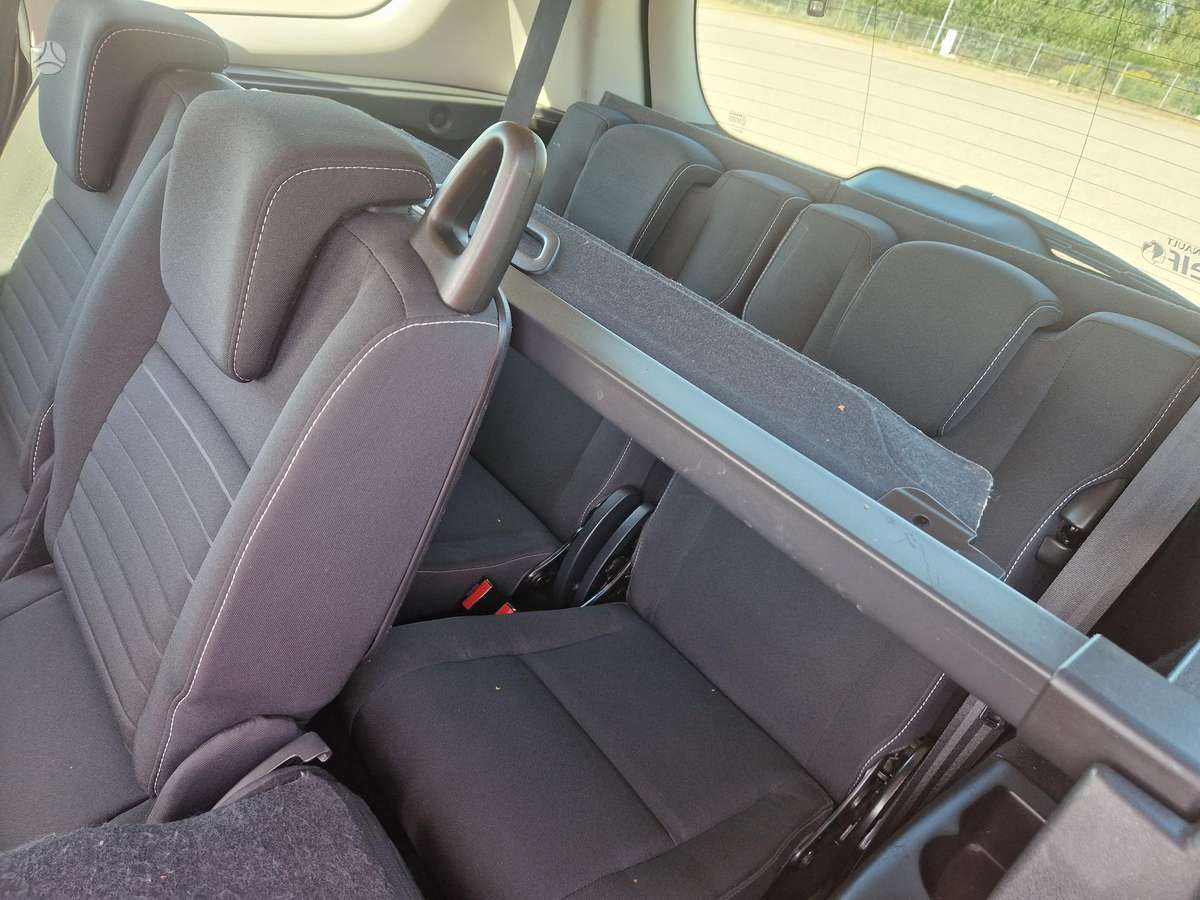 Renault Grand Scenic - 10