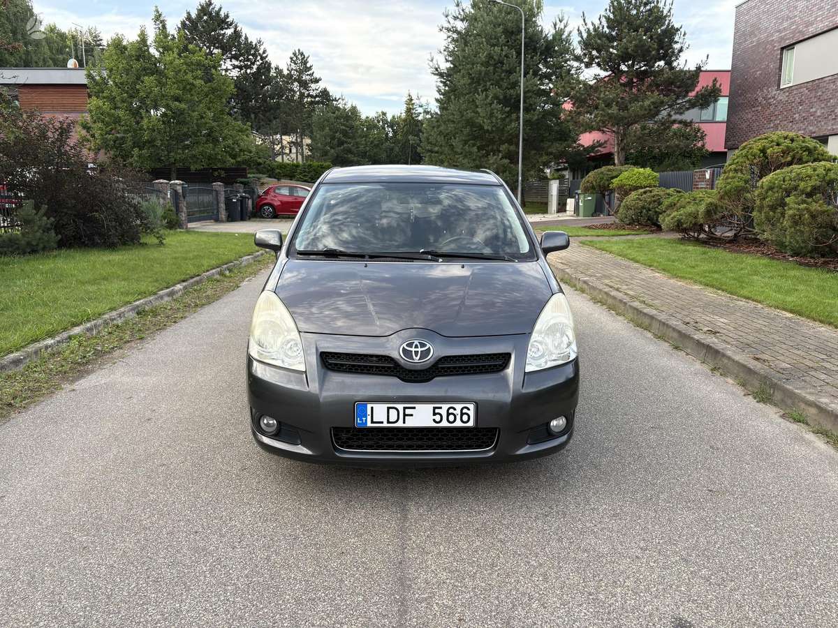 Toyota Corolla Verso - 3