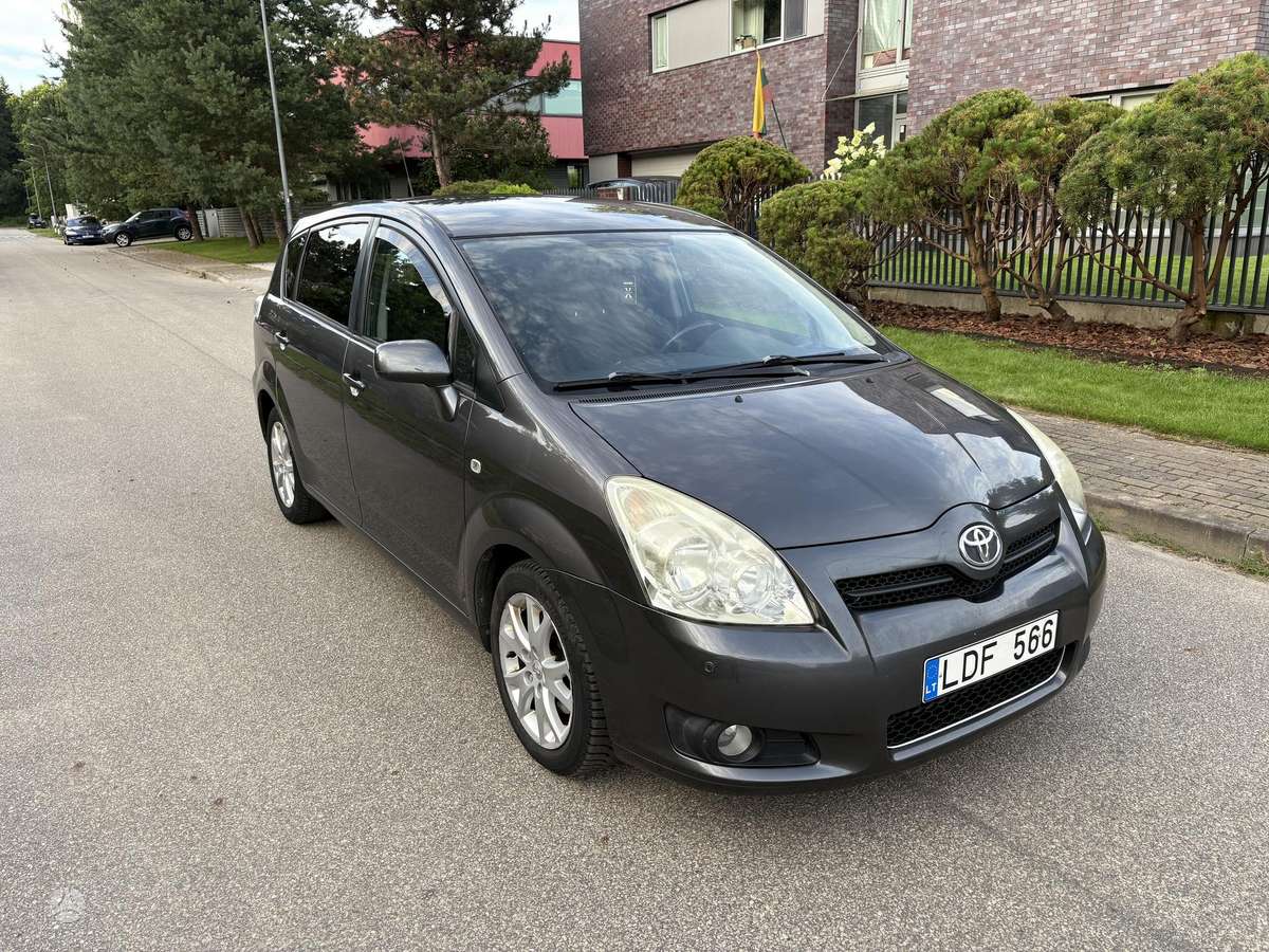 Toyota Corolla Verso - 4