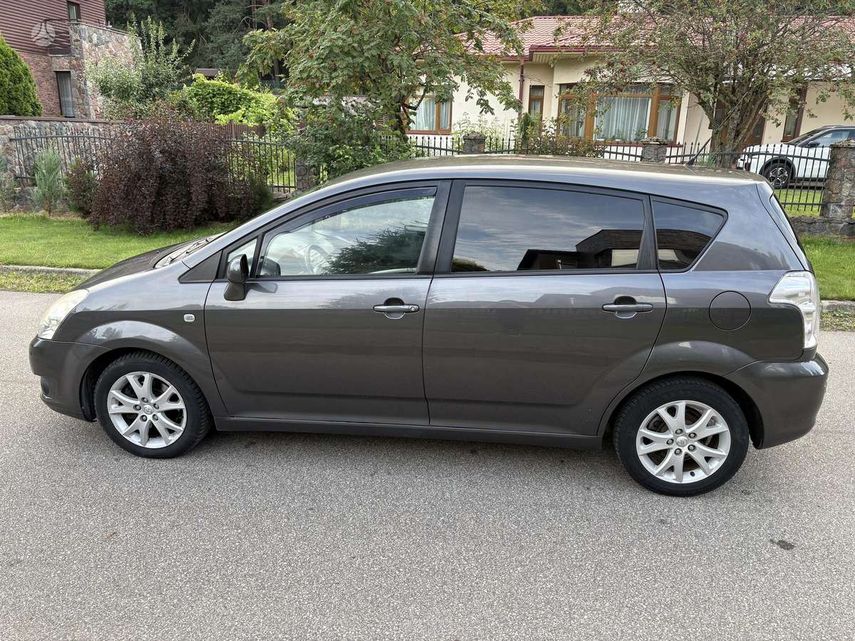 Toyota Corolla Verso - 8