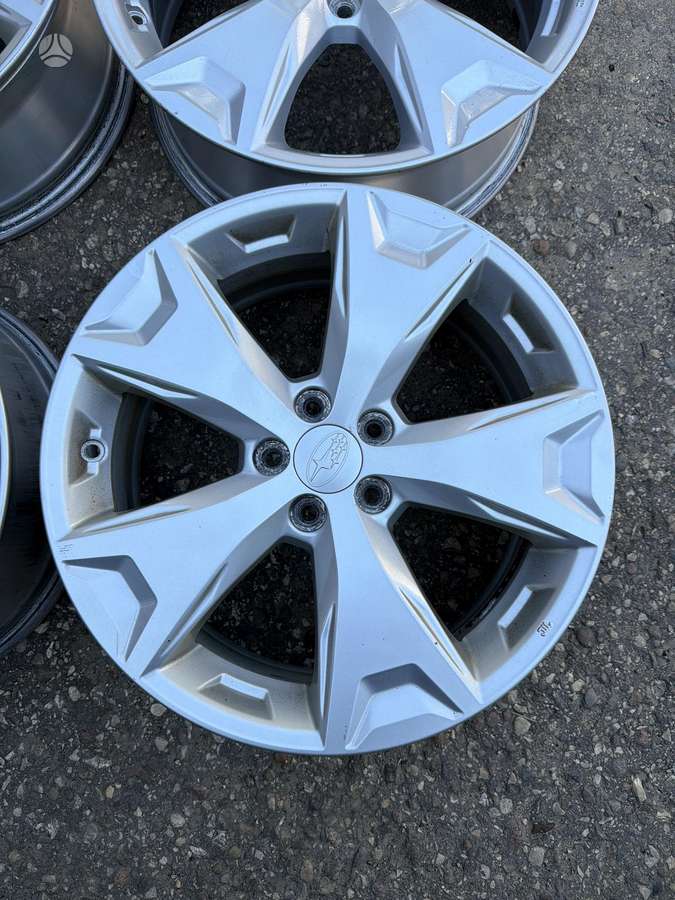 Subaru, lengvojo lydinio, R17