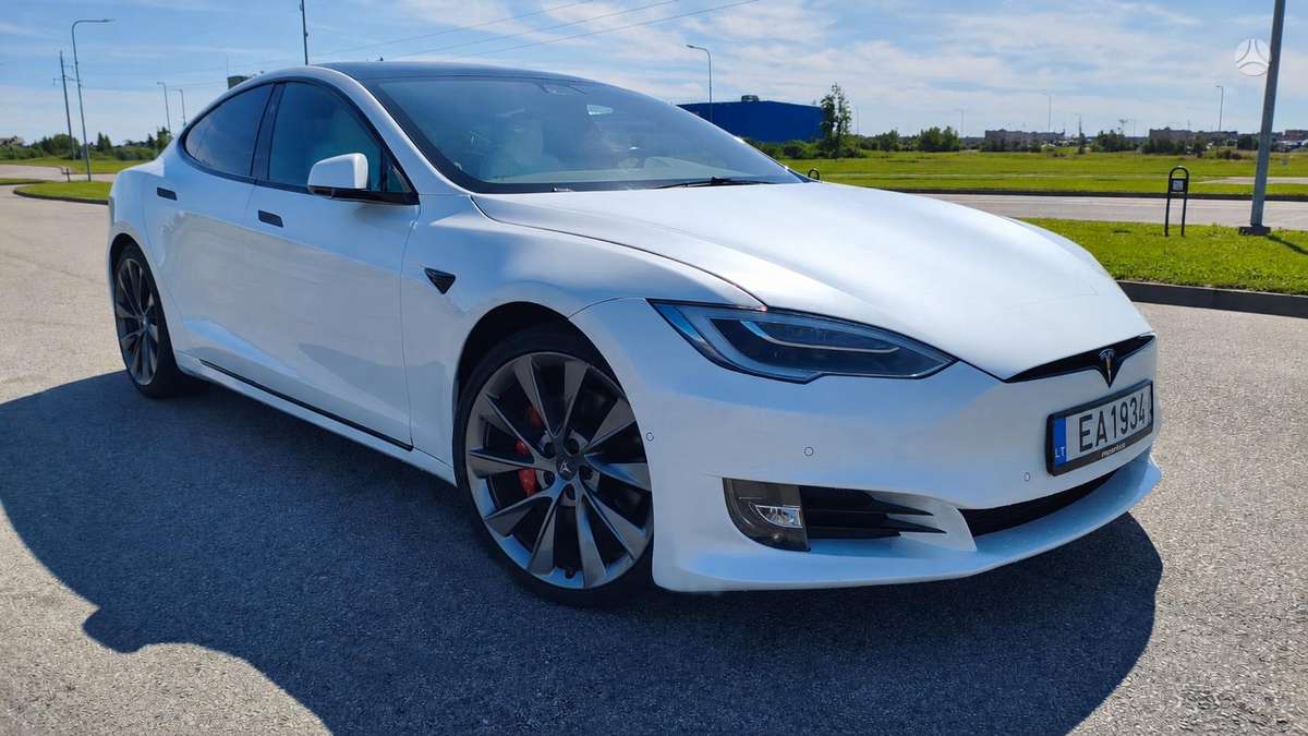 Tesla Model S, Хэтчбек