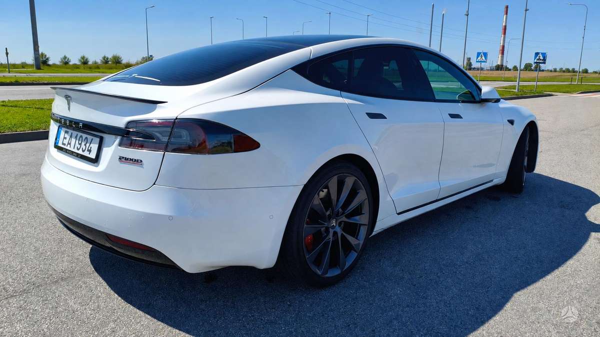 Tesla Model S, hečbekas