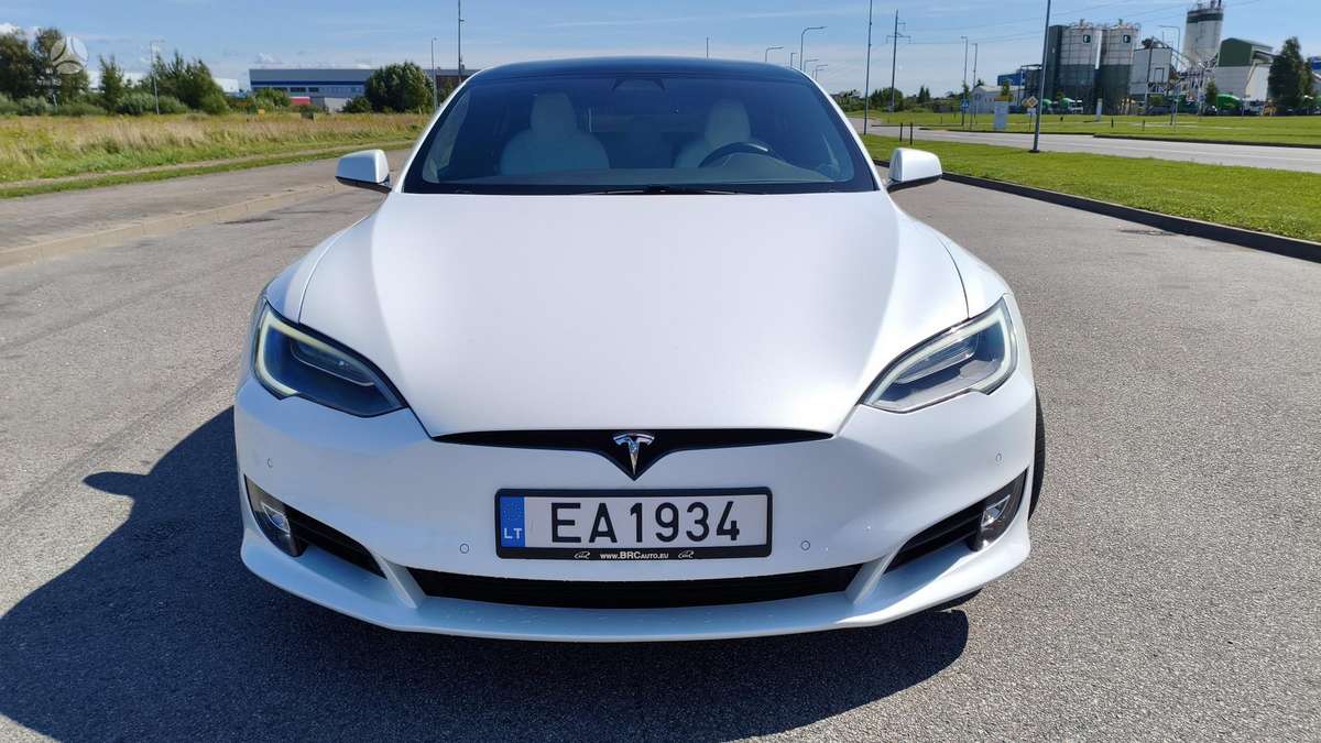 Tesla Model S, hečbekas