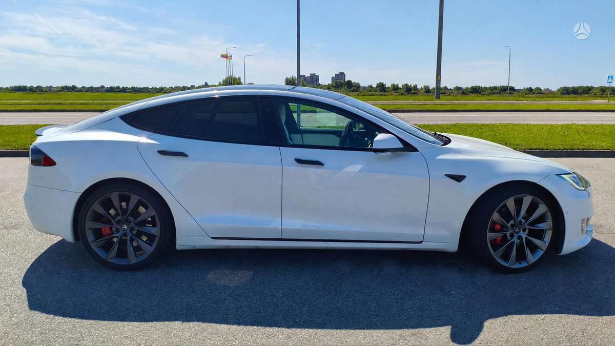 Tesla Model S, hečbekas