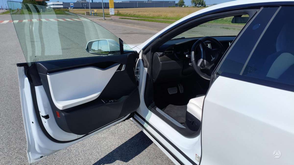 Tesla Model S, hečbekas