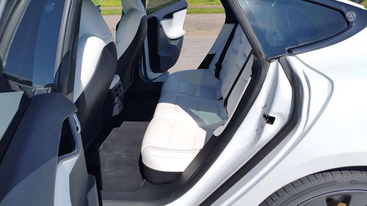 Tesla Model S, Хэтчбек