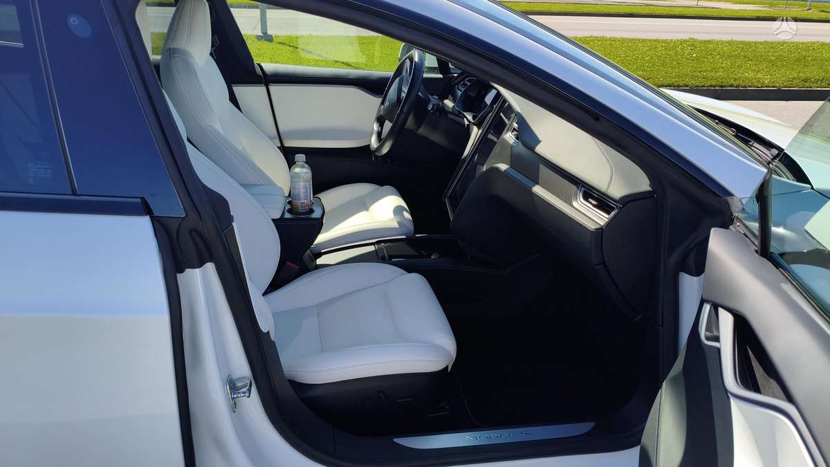 Tesla Model S, Хэтчбек