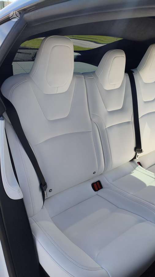 Tesla Model S, hečbekas