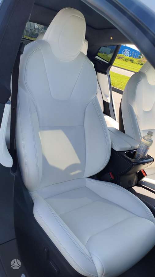Tesla Model S, hečbekas