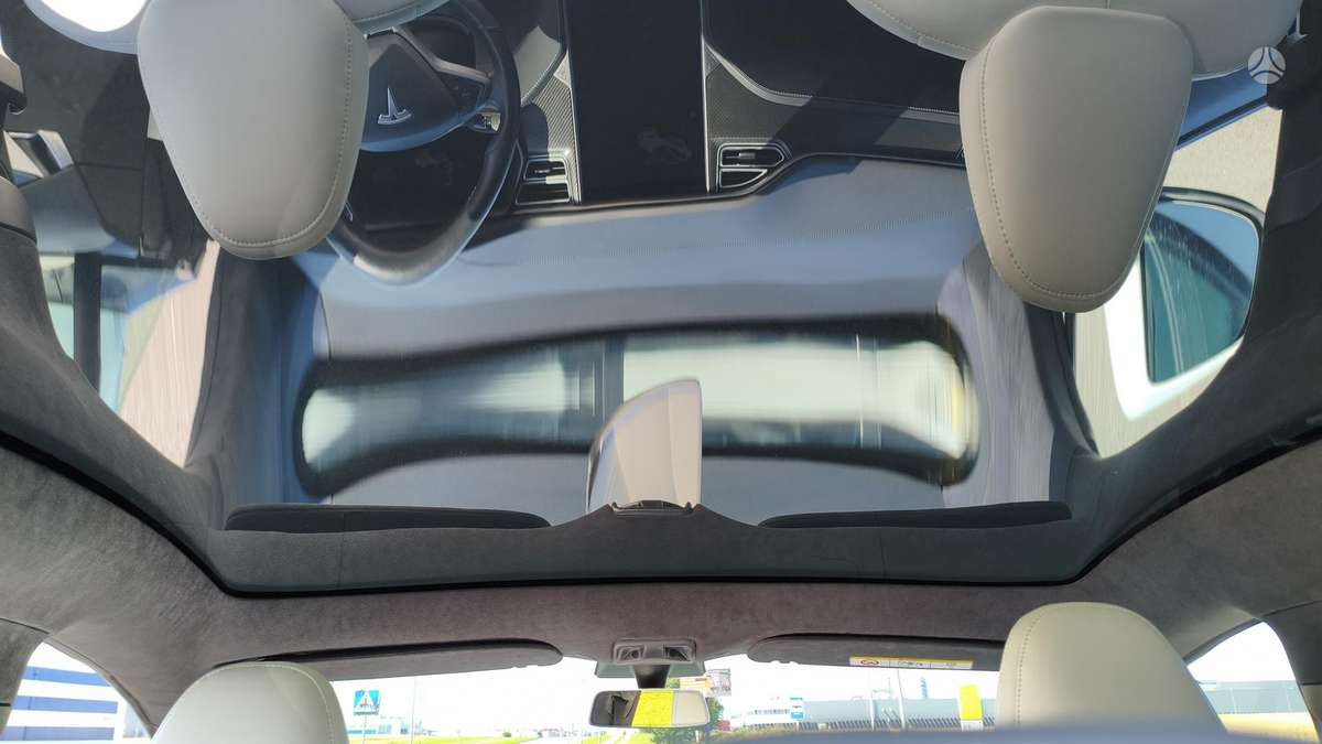Tesla Model S, Хэтчбек