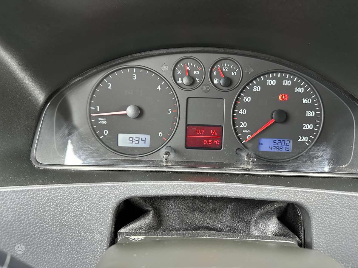 Volkswagen Caravelle - 8
