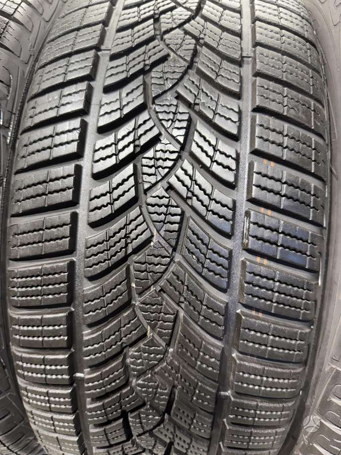 Goodyear Ultragrip performance//2024m, žieminės 225/45 R18