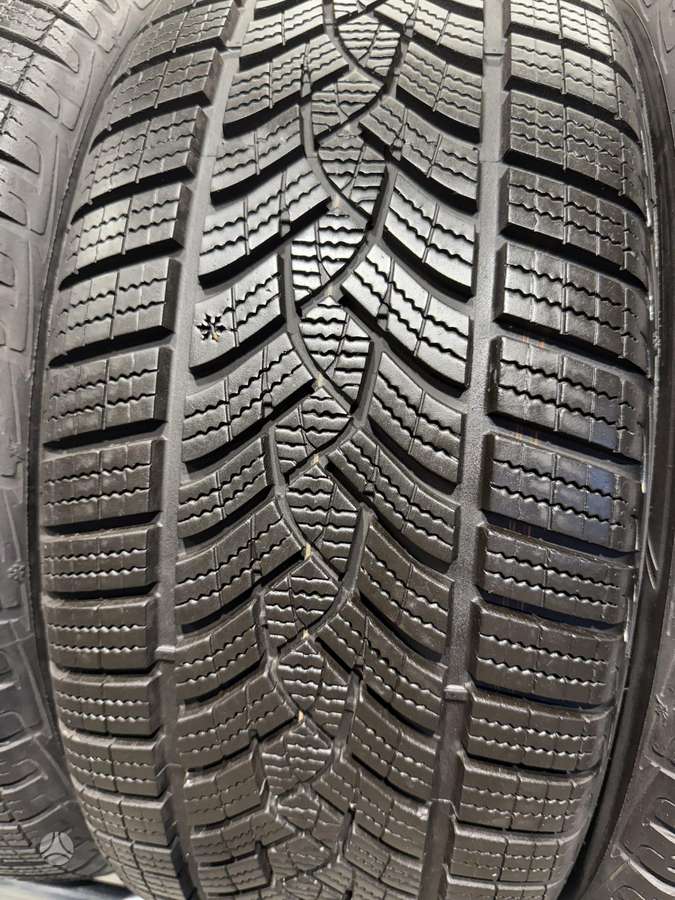 Goodyear Ultragrip performance//2024m, winter 225/45 R18