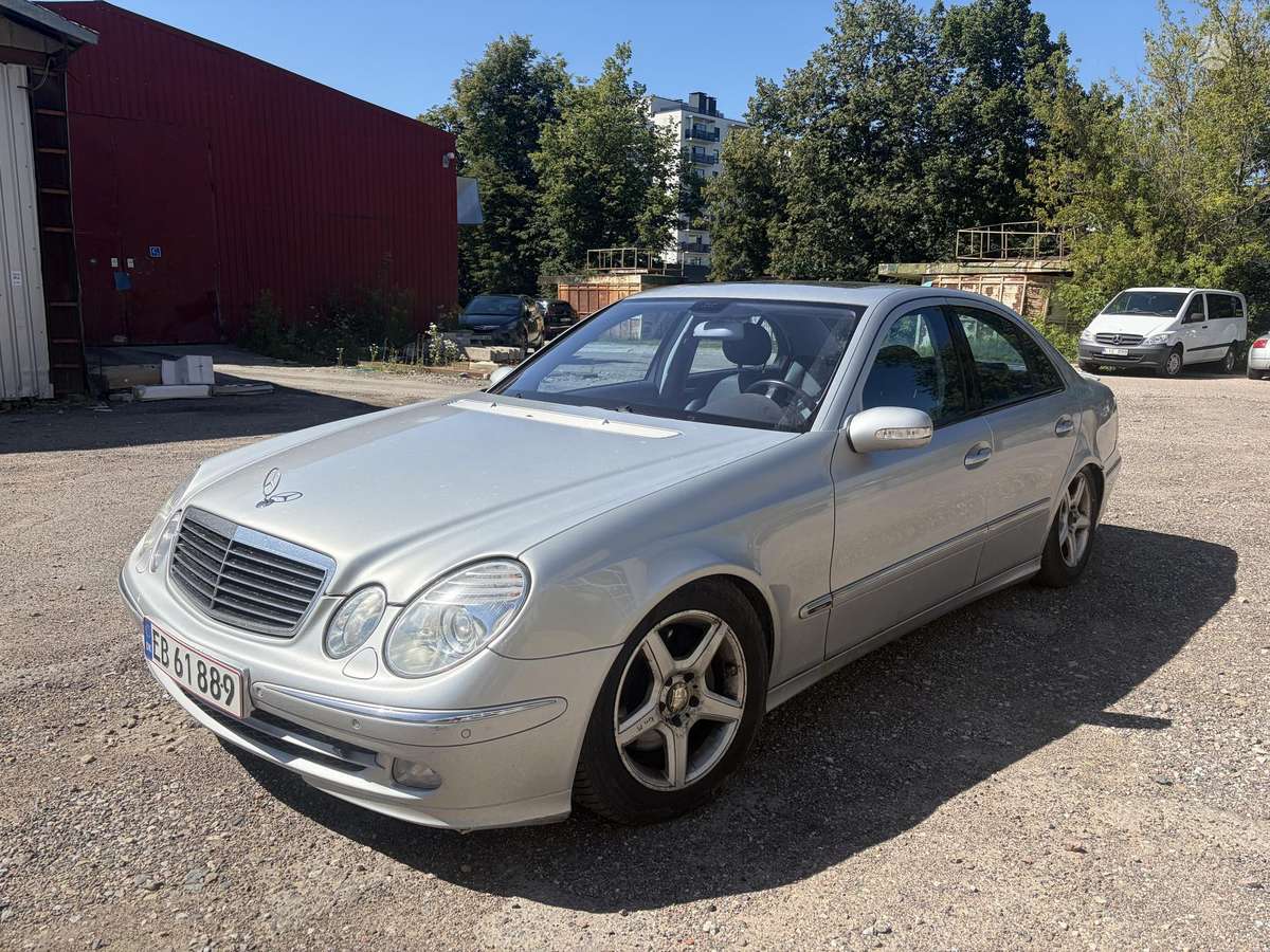 Mercedes-Benz E320, 3.2 l., Седан