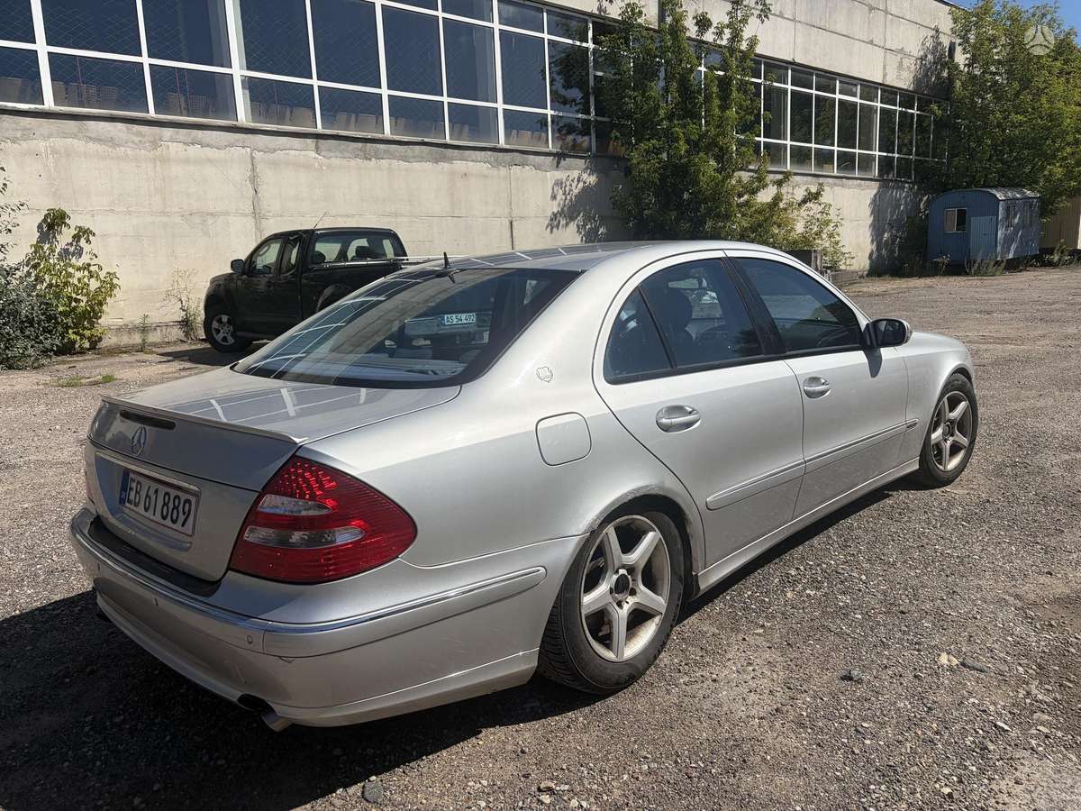 Mercedes-Benz E320, 3.2 l., Седан