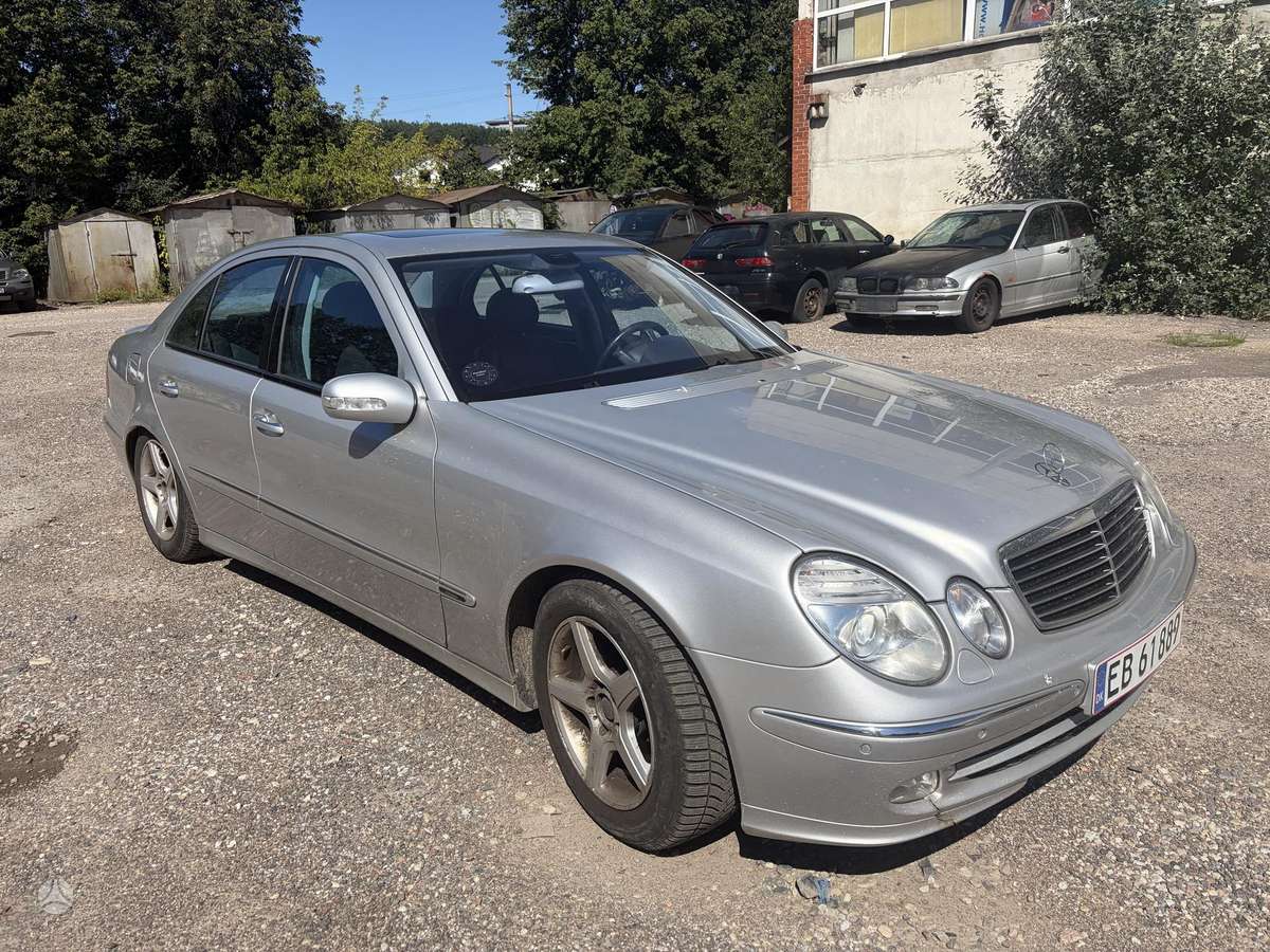 Mercedes-Benz E320, 3.2 l., Седан