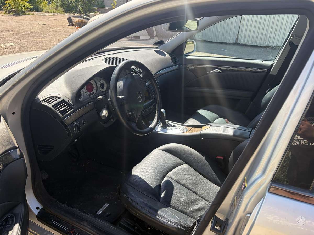 Mercedes-Benz E320, 3.2 l., Седан