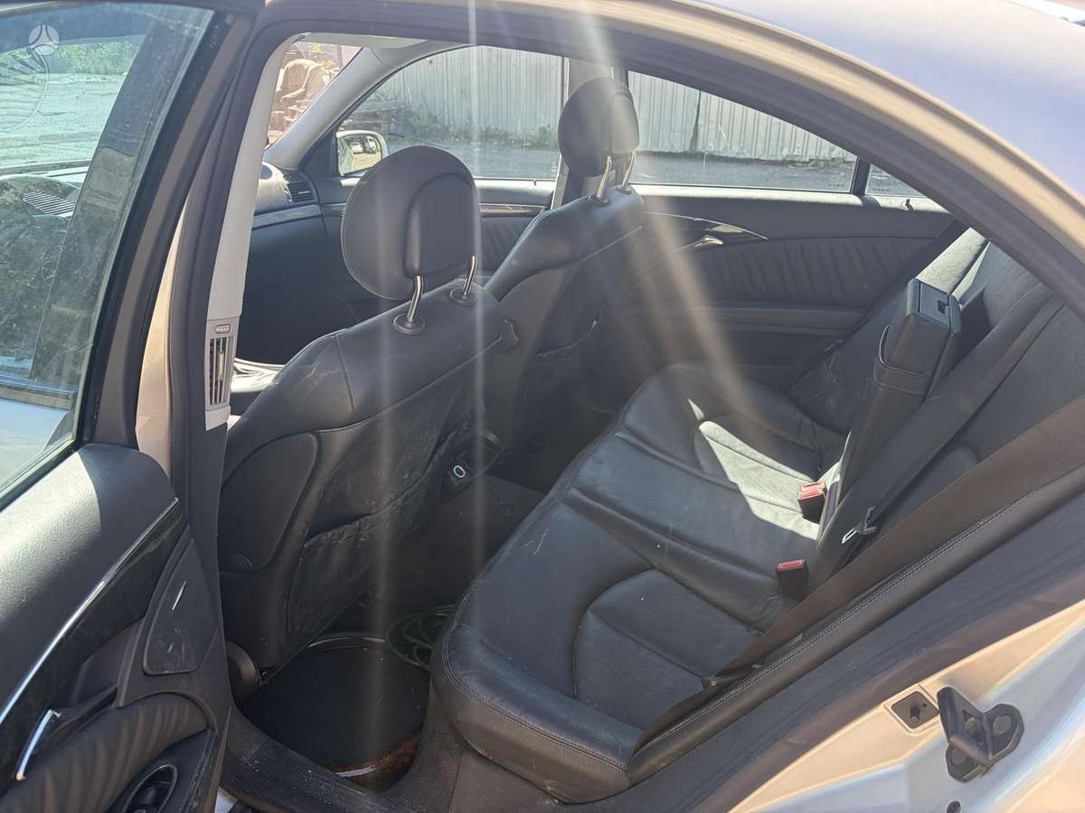 Mercedes-Benz E320, 3.2 l., Седан