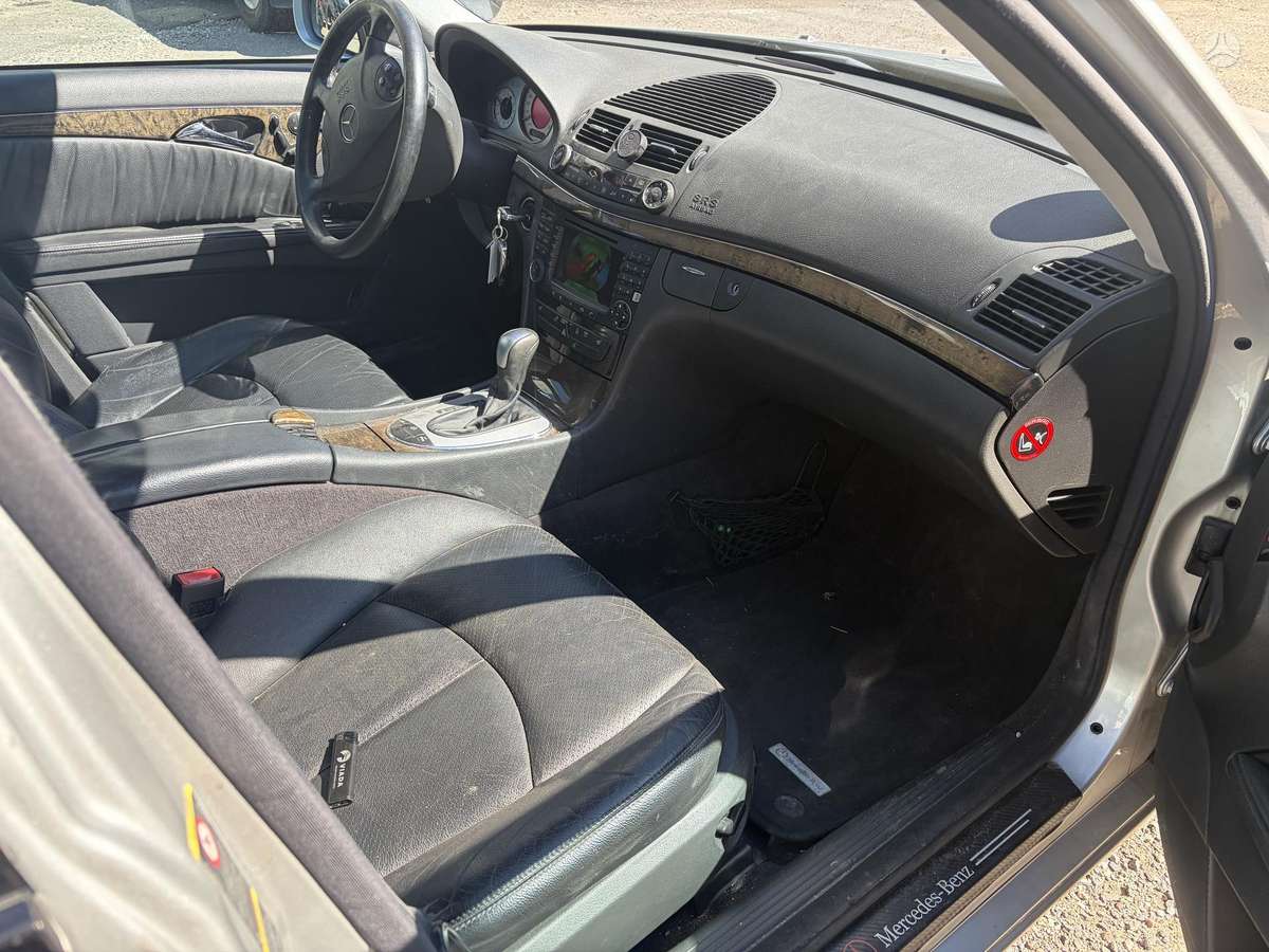 Mercedes-Benz E320, 3.2 l., Седан