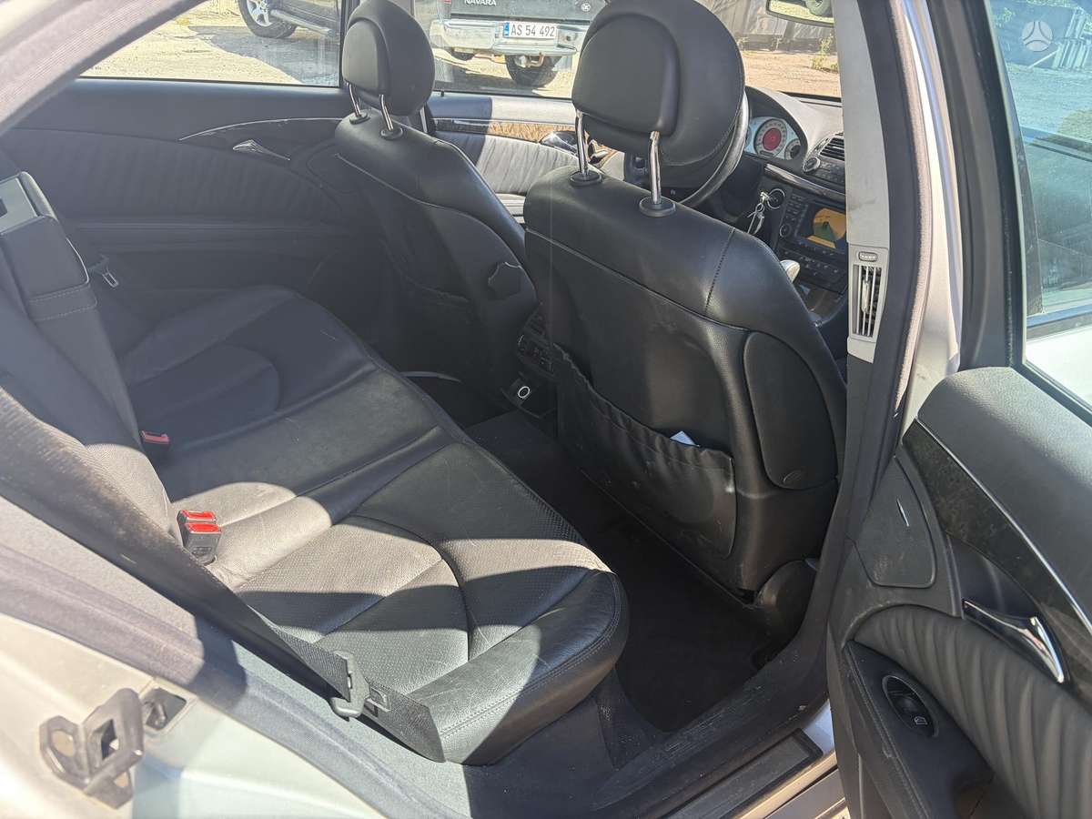 Mercedes-Benz E320, 3.2 l., Седан