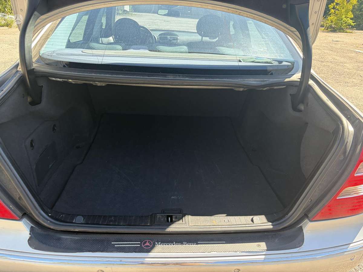 Mercedes-Benz E320, 3.2 l., Седан