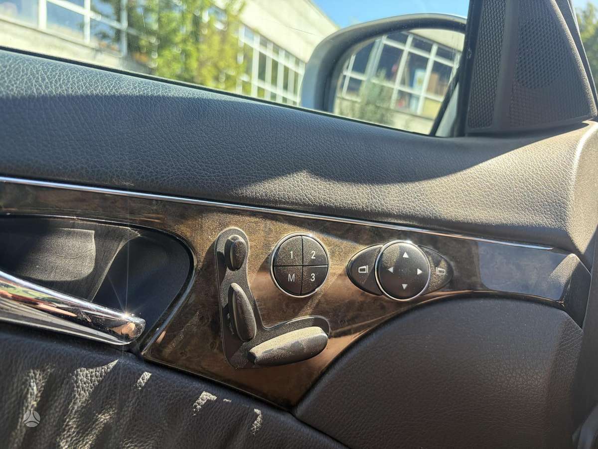 Mercedes-Benz E320, 3.2 l., Седан