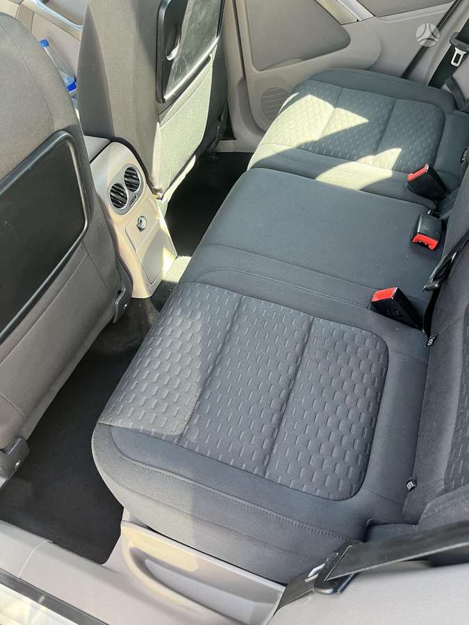 Volkswagen Tiguan - 8