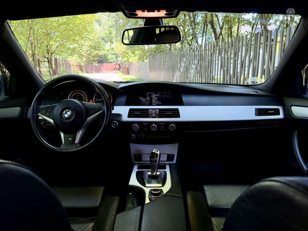 BMW 525, Седан