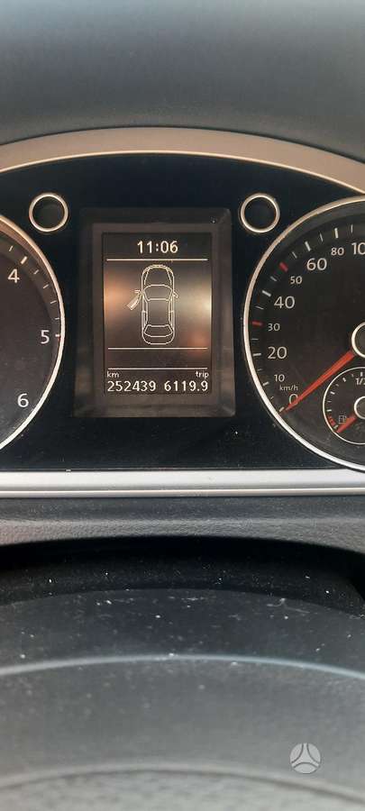 Volkswagen Passat - 4