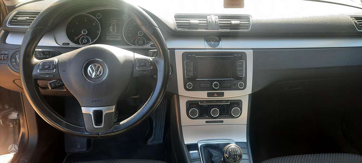 Volkswagen Passat - 5