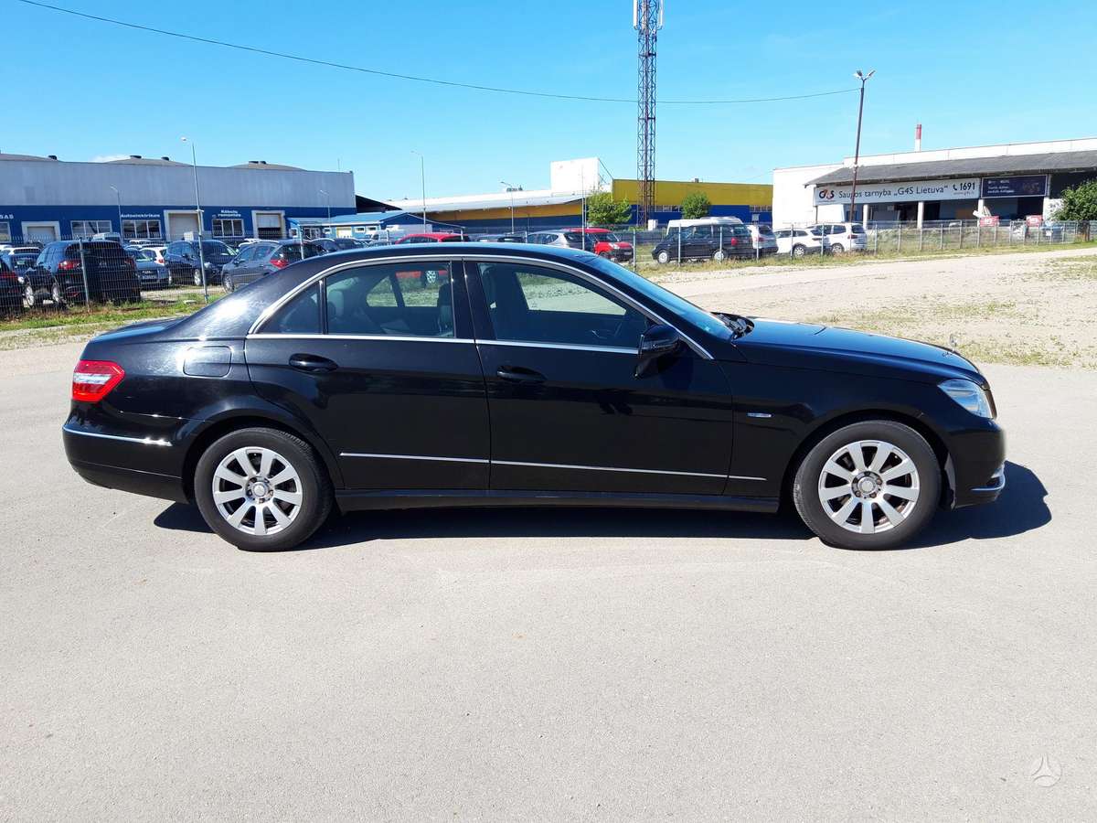 Mercedes-Benz E200, 1.8 l., Минивэн