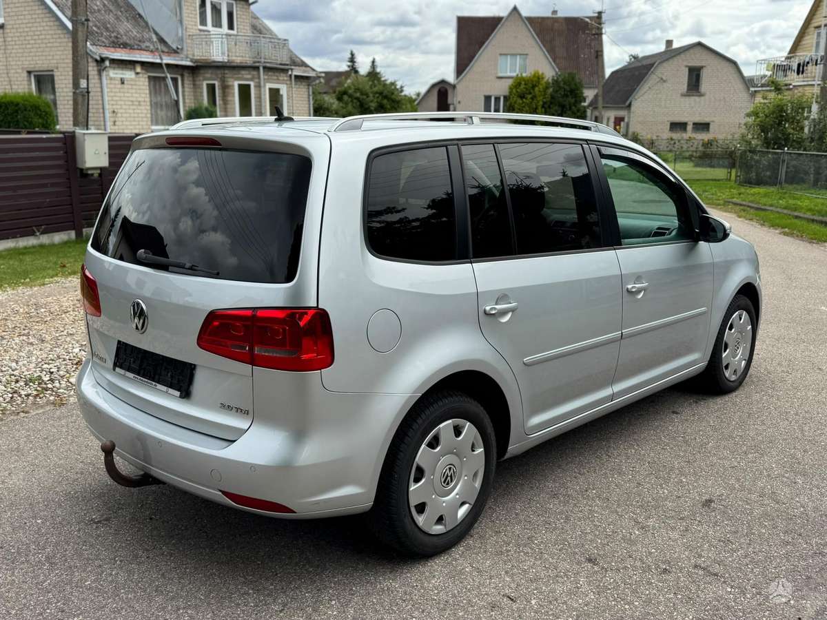 Volkswagen Touran - 4
