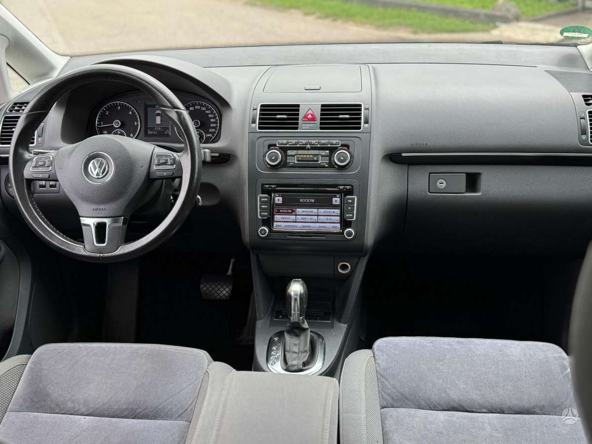 Volkswagen Touran - 10