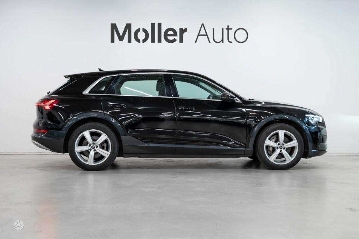 Audi e-tron, Внедорожник / Кроссовер