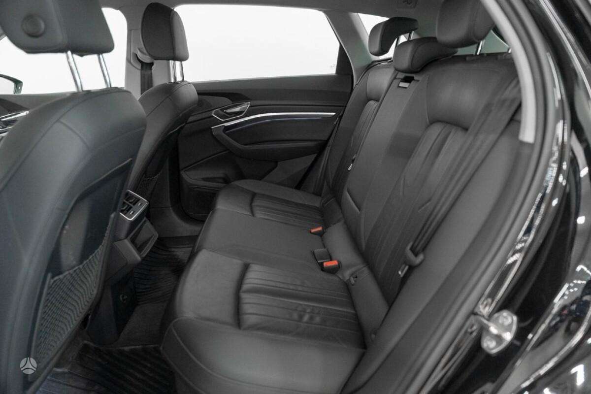 Audi e-tron, Внедорожник / Кроссовер