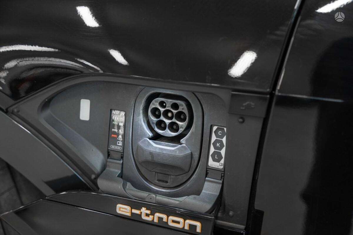Audi e-tron, Внедорожник / Кроссовер
