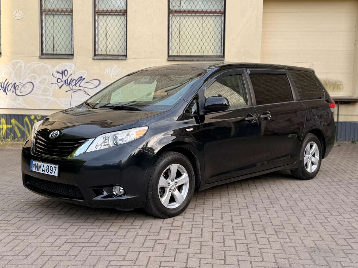 Toyota Sienna - 1