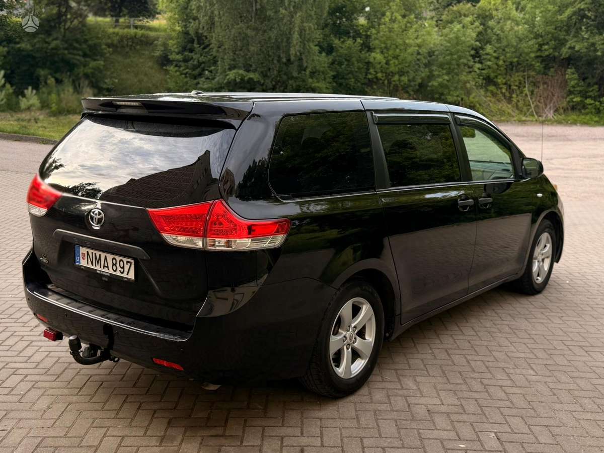 Toyota Sienna - 5