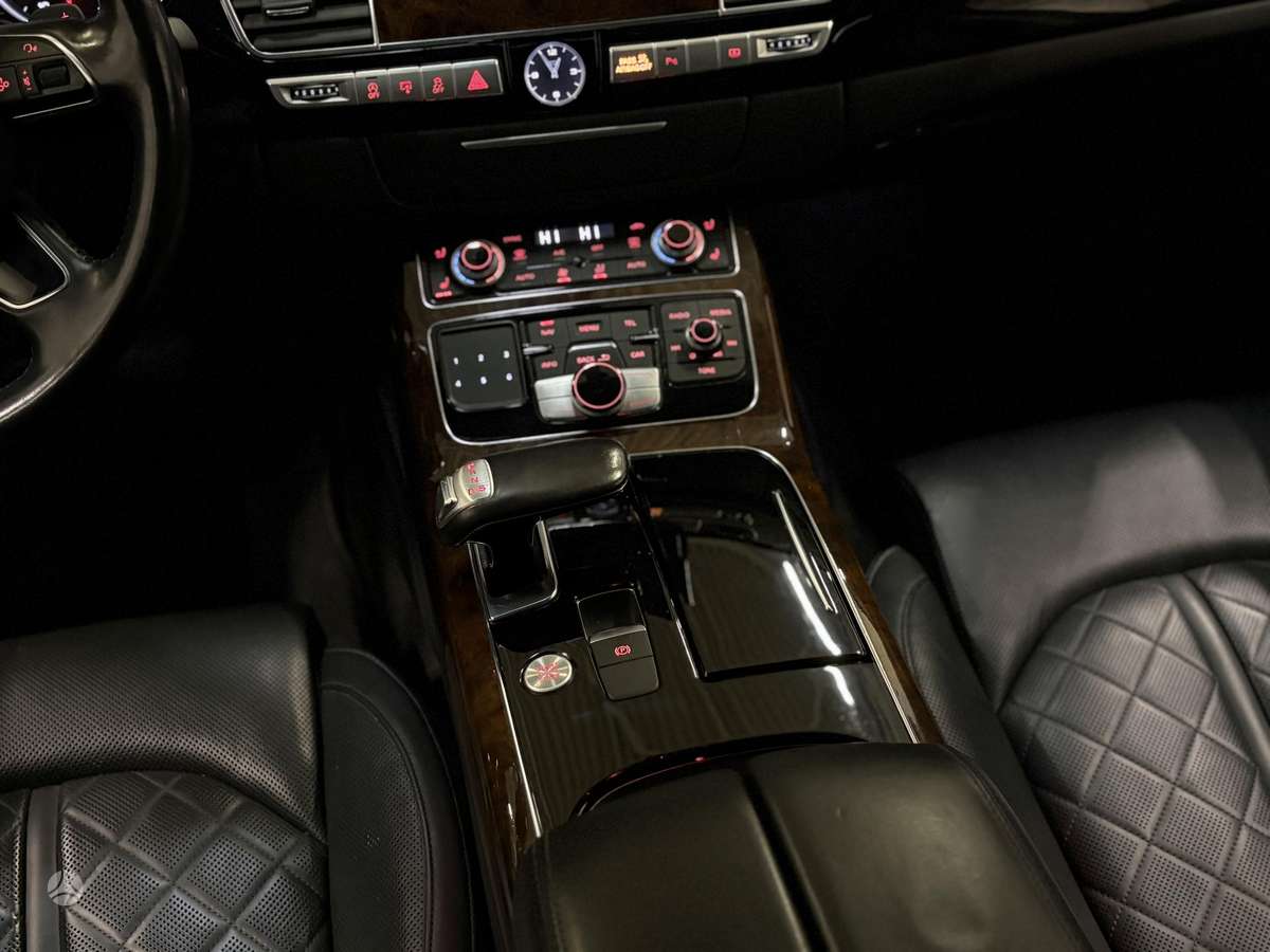 Audi A8 L, 4.0 l., Седан