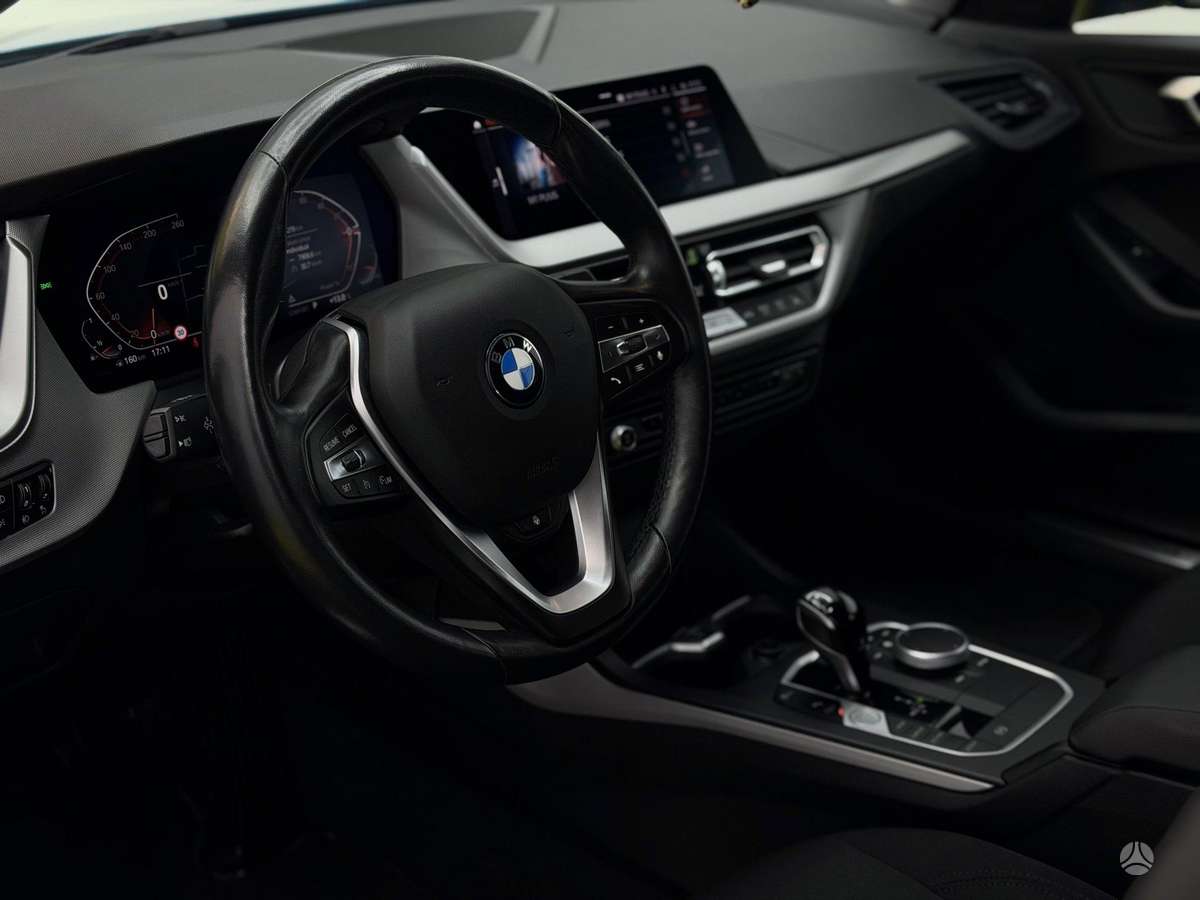 BMW 118, 1.5 l., Хэтчбек