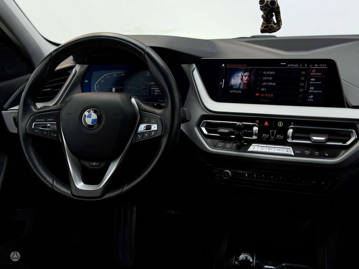BMW 118, 1.5 l., Хэтчбек