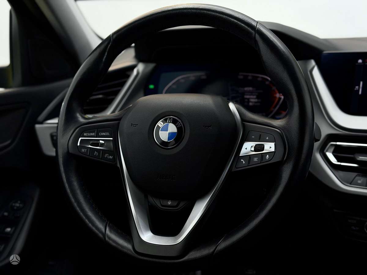 BMW 118, 1.5 l., Хэтчбек